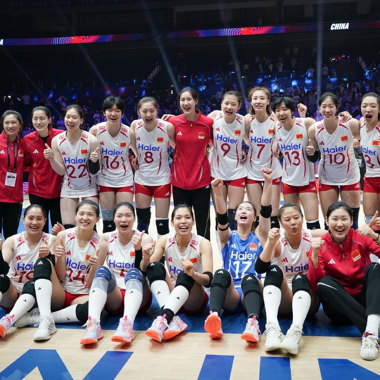 中国女排悄然换下集体照，再次印证李盈莹无缘今年的国际比赛就在中国女排出发土耳