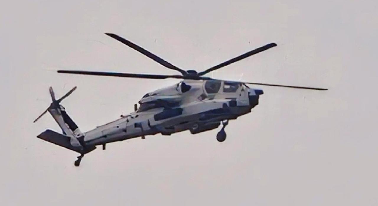 涂有白色底漆的Z-21现身。