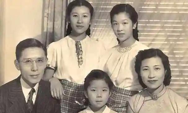 ☁1977年，周如苹好不容易考过了大学分数线，却没想到最后没被录取。三年后
