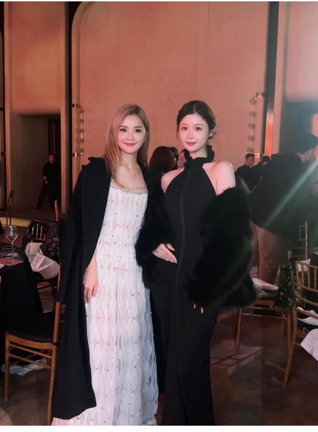 阿萨，不是惊艳的美，是甜美可爱耐看的美。