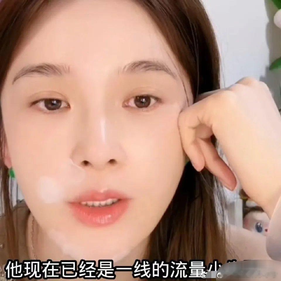 哇哦，感觉现在认识赵樱子的一线男星们恐怕都有点提心吊胆啦！她呀，又在直播里搞大事