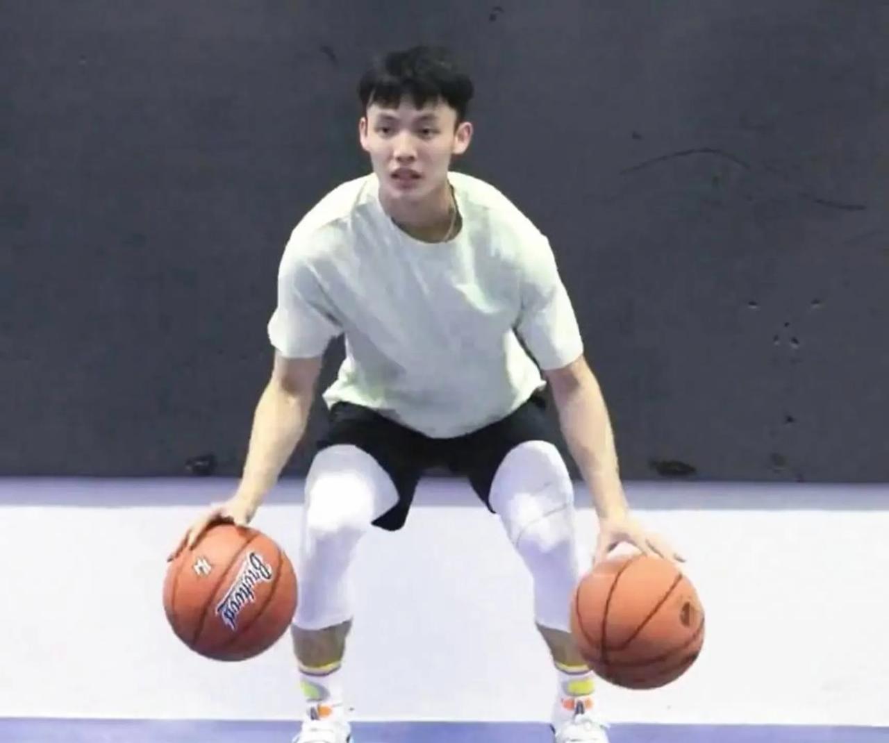 网传徐杰正征战美国德鲁联赛，首秀短暂因伤退场、后续数据回暖！广东