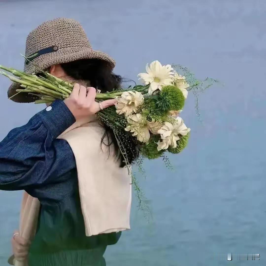 一定要牢记的人性铁律：第一：劝你大度的人，往往是那个，没被刀子扎过的人。