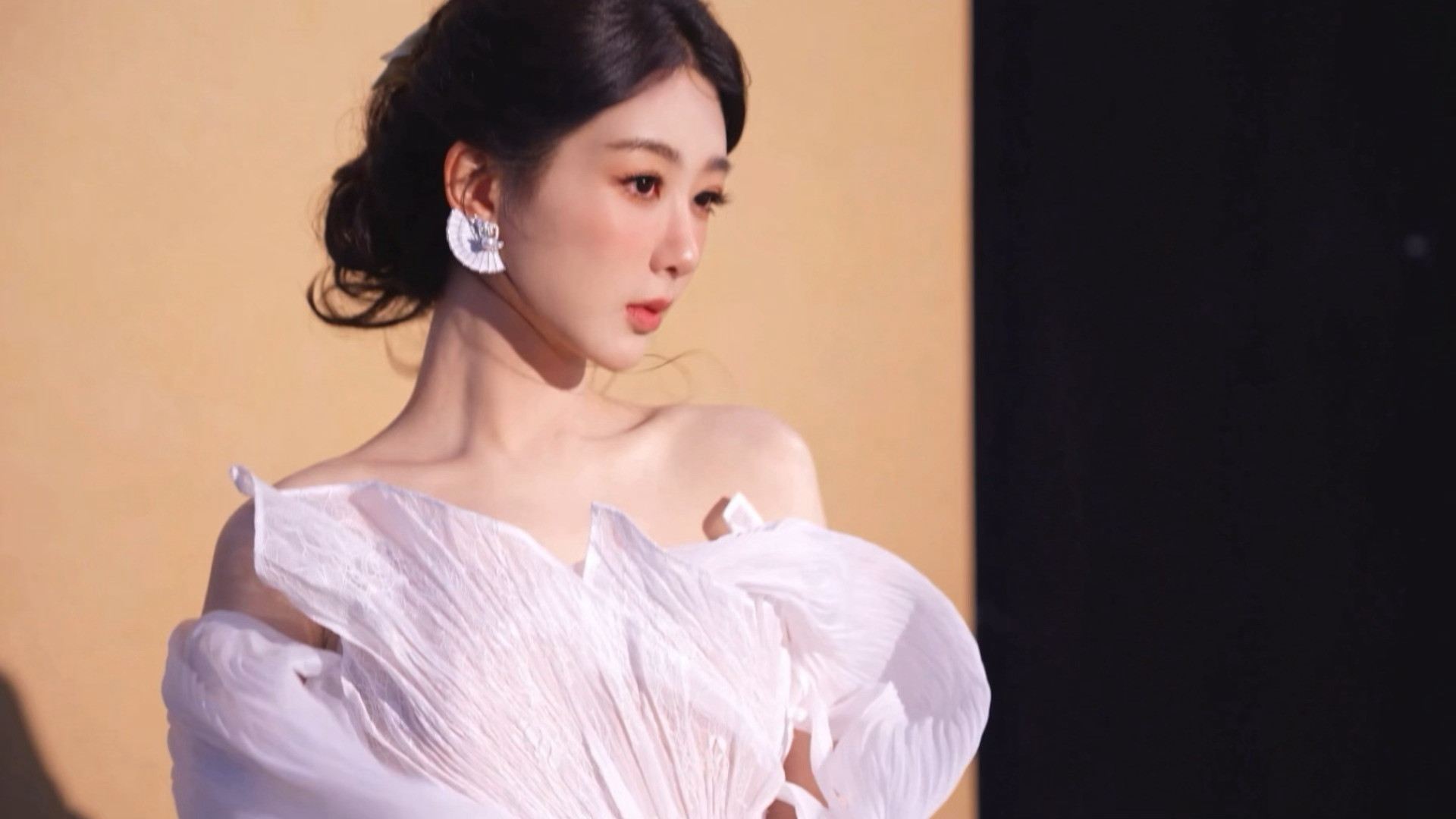 紫妹儿完全是从油画里走出来的公主👸[抱抱]​​​