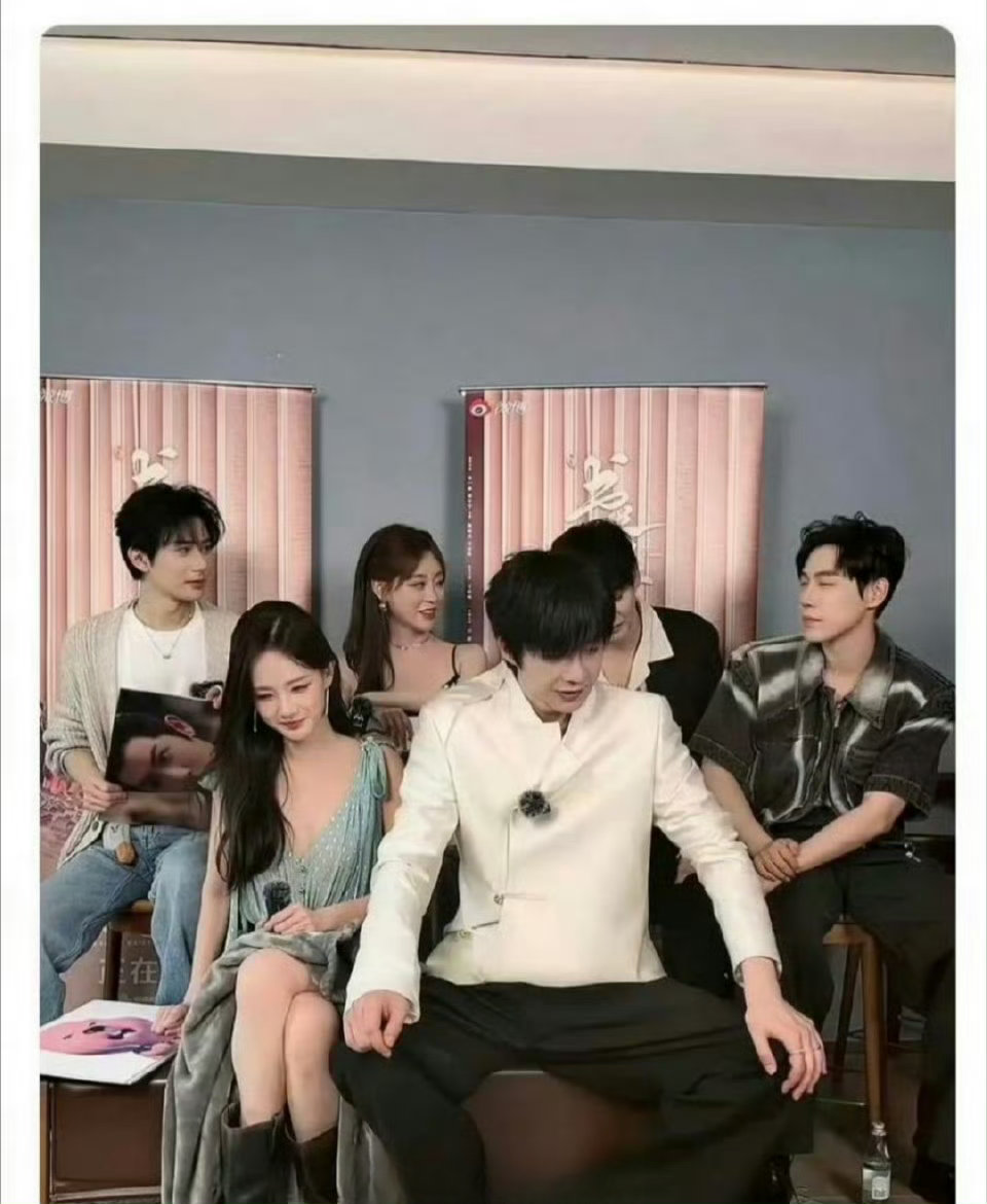 李一桐情绪好稳定，这都没有生气​​​