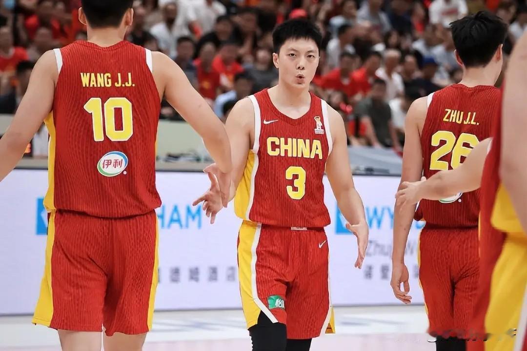 太敢赌！男篮彻底大破大立！弃用31岁功勋老将，19岁天才临危上位真的动真格了