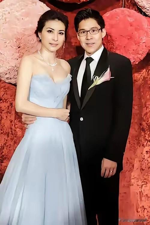 看到霍启刚家族又捐3000万港元的消息，我特意翻了翻霍家三代的往事。说实话，霍家