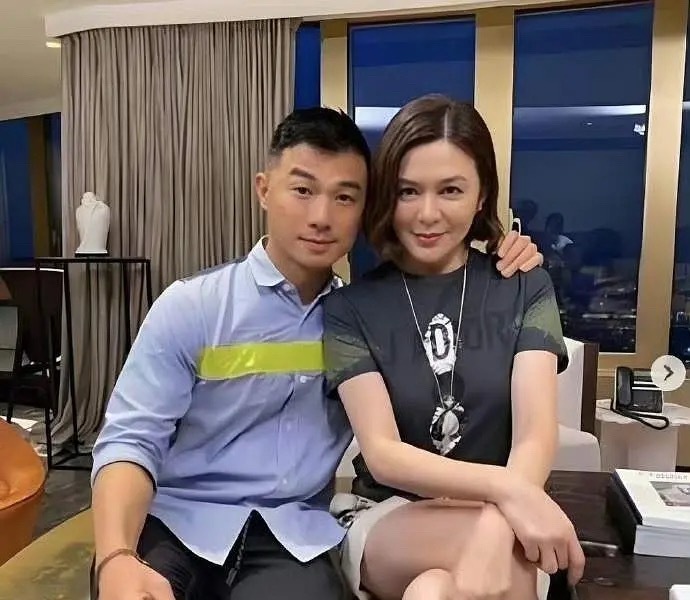 关之琳的年下模特男友