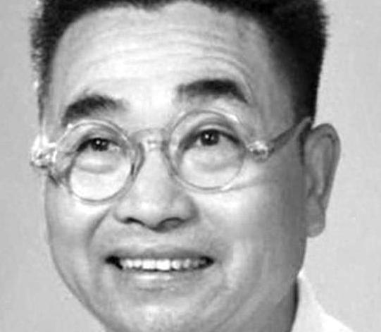 1942年，聂荣臻正在召开会议，突然外面传来一阵枪声，他以为是敌军来袭，立刻冲