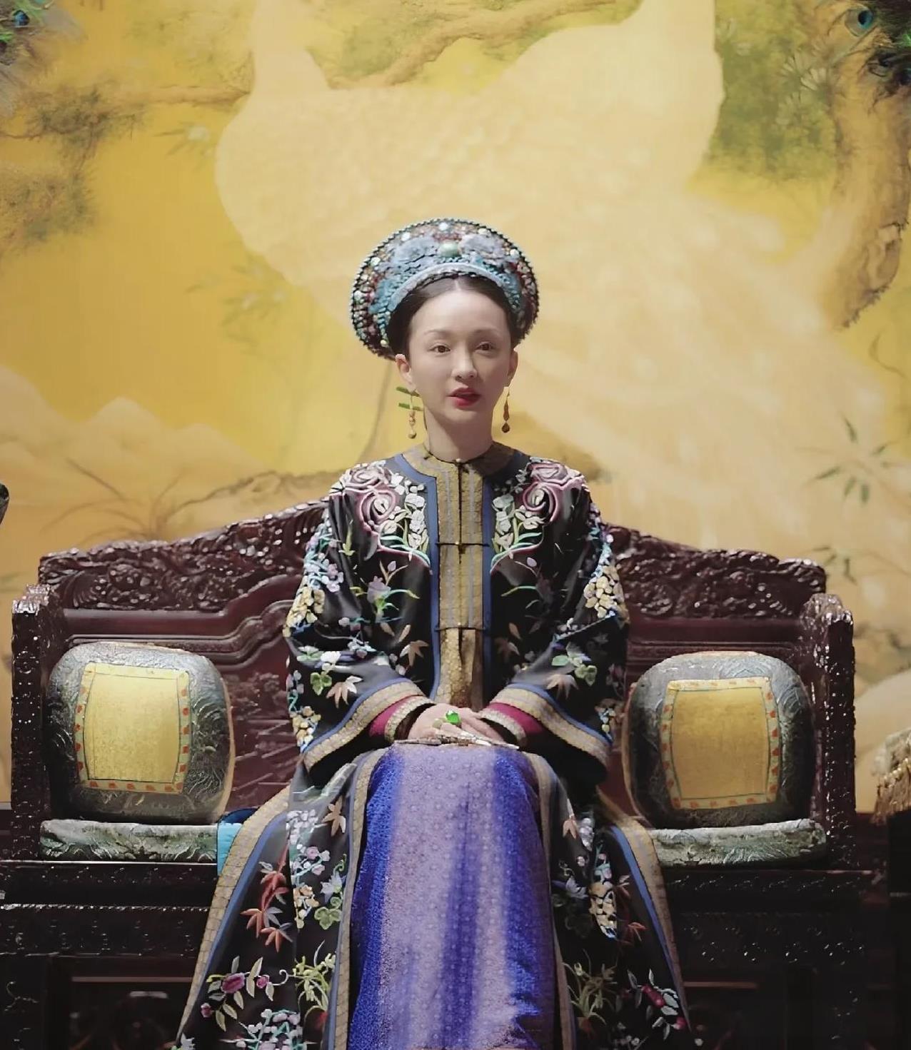 周迅应该不后悔演如懿传吧，毕竟九千万片酬呢，而且她都已经这么大的年纪了，演也演爽