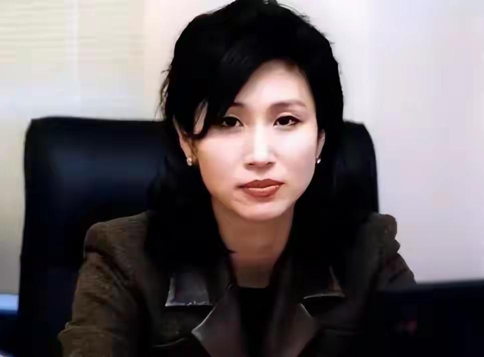 不谈家世和头衔！年轻的卢素英，颜值与气质，真的不输这个女人！身为总统的长女，卢