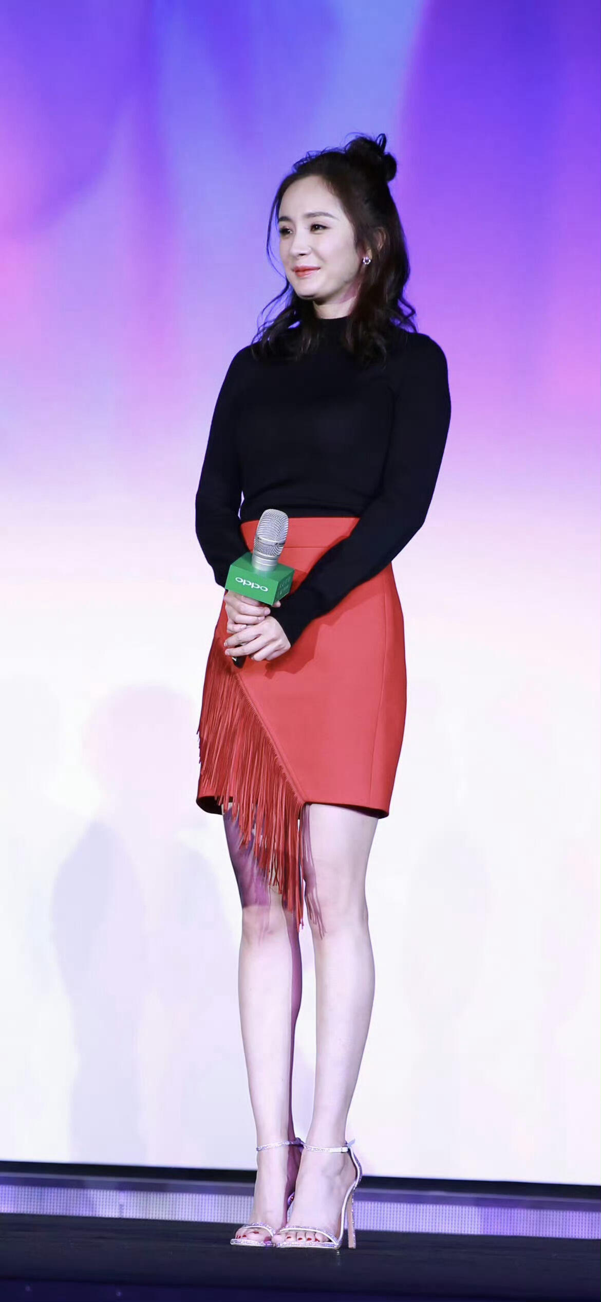 杨幂红色短裙腿好细