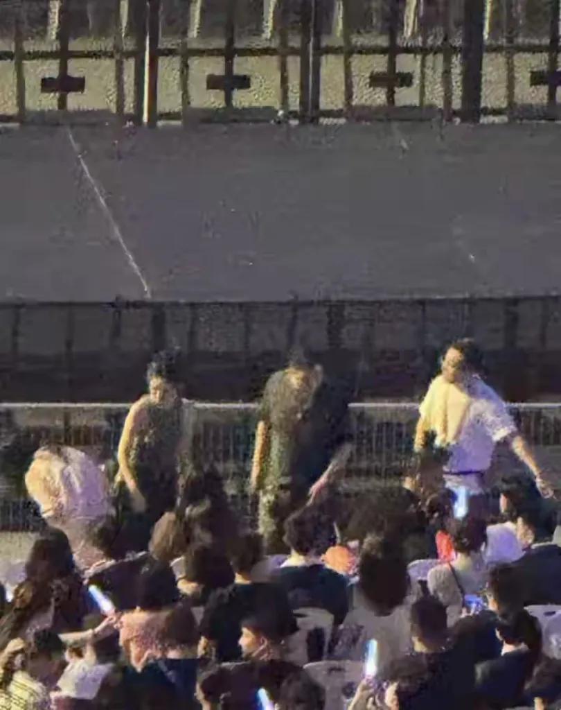 家人们，上周末霆锋的杭州演唱会太炸了！眼尖网友发现，前排居然坐着薇娅！她这