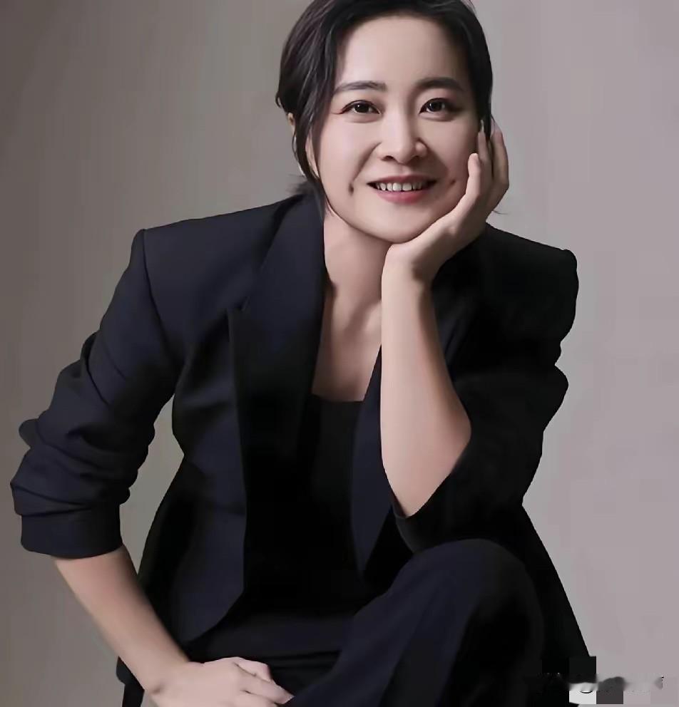 贾玲，太暖了！​​5月14号，已经许久没有消息的贾玲悄悄冲上了热搜，这次不是因