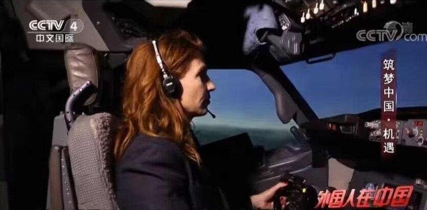 最近有个词挺火，叫“斩杀线”。简单说，就像游戏里血条快空了，再挨一下就完蛋。现在