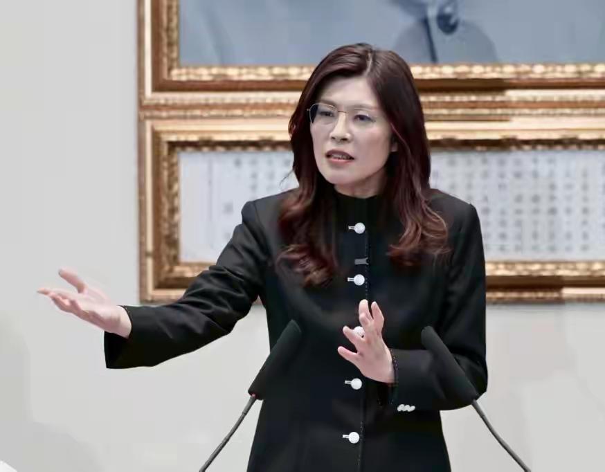 郑丽文再次强调美国是恩人，还公然扭曲中国人民抗战史，把美国粗暴干涉中国内政的行径