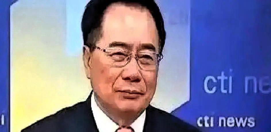 蔡正元突然从凤凰卫视消失，连着两周没露脸，旧片段也被下架。一开始我以为他只是出