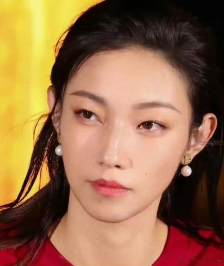 第一，2011年11月户口随父迁出内蒙古，迁到哪？此时已经22周岁了。第二，