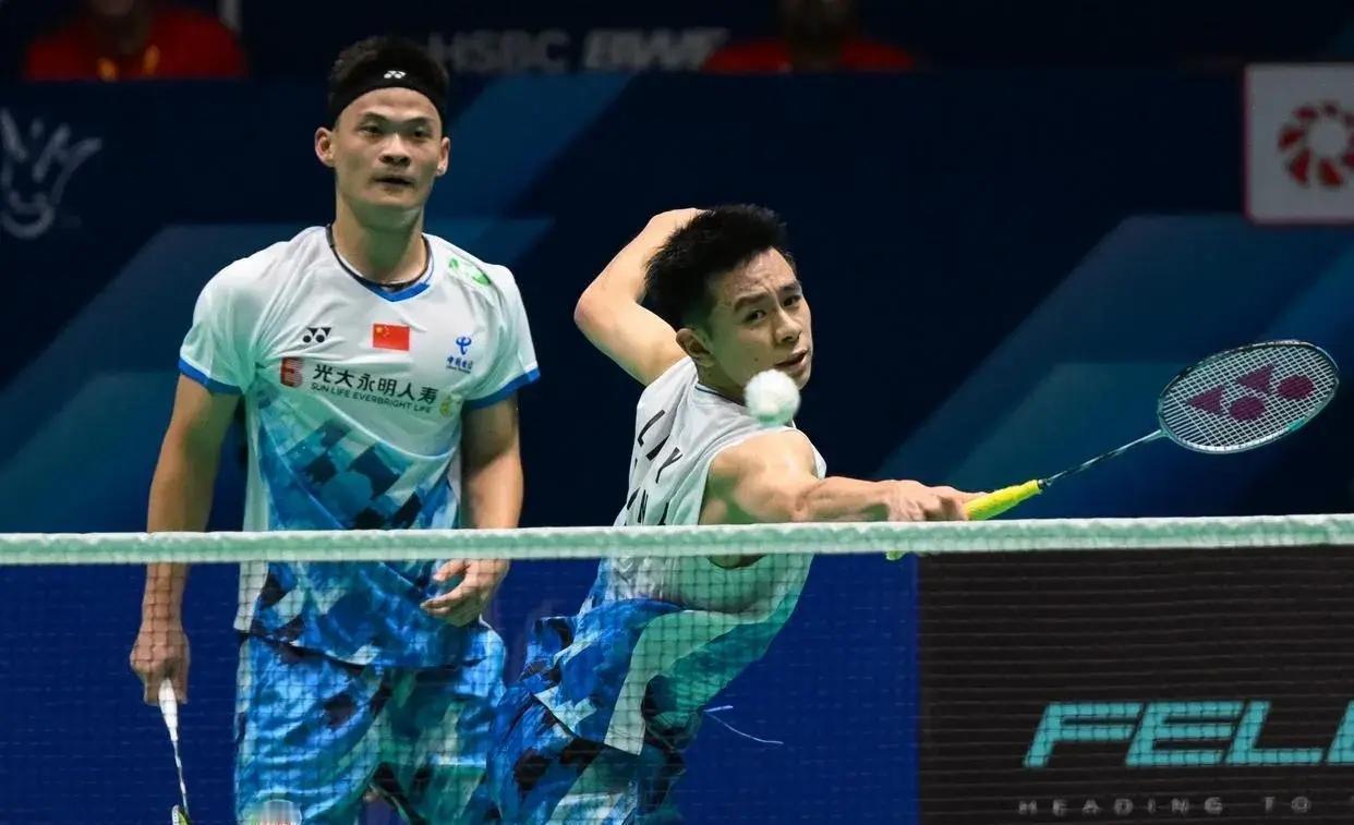 刚刚结束了一场2026年泰国羽毛球大师赛男双1/16决赛的较量，世界排名第81位