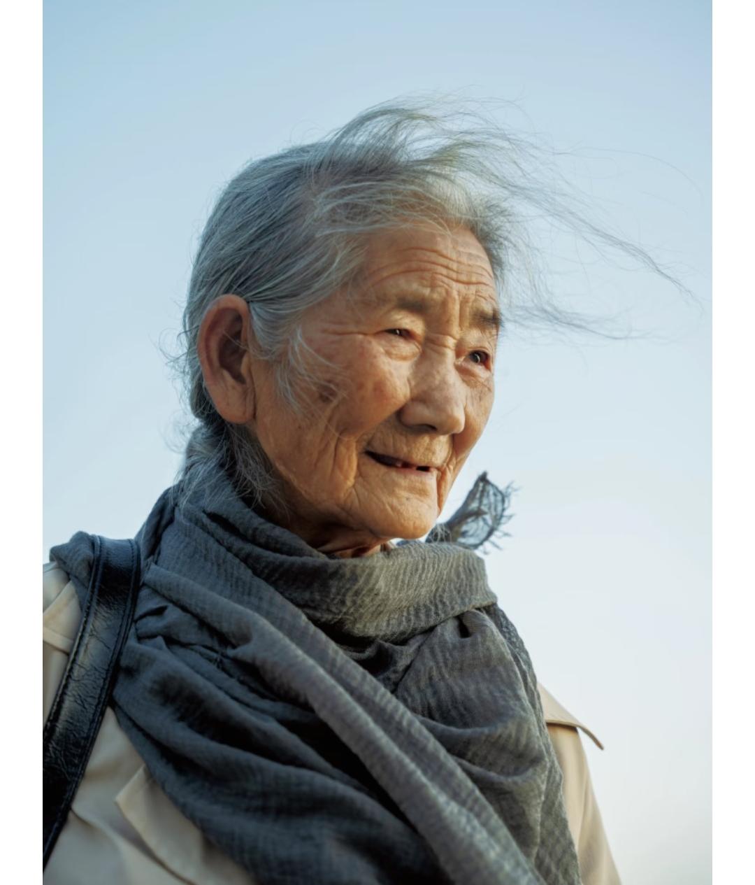 我弟年底结婚要买房，我奶奶问我有没有60w，先借给我弟弟，好让他能全款110w买