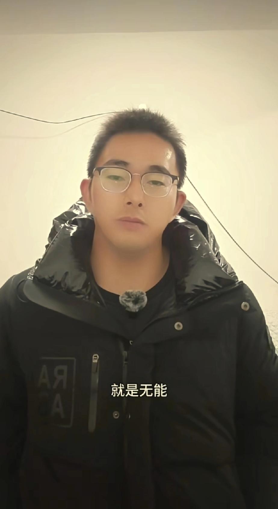 胡龙一定要宣扬正能量，不要觉得自己很卑微，也不要认为菜市场里的小商小贩卑微，他们