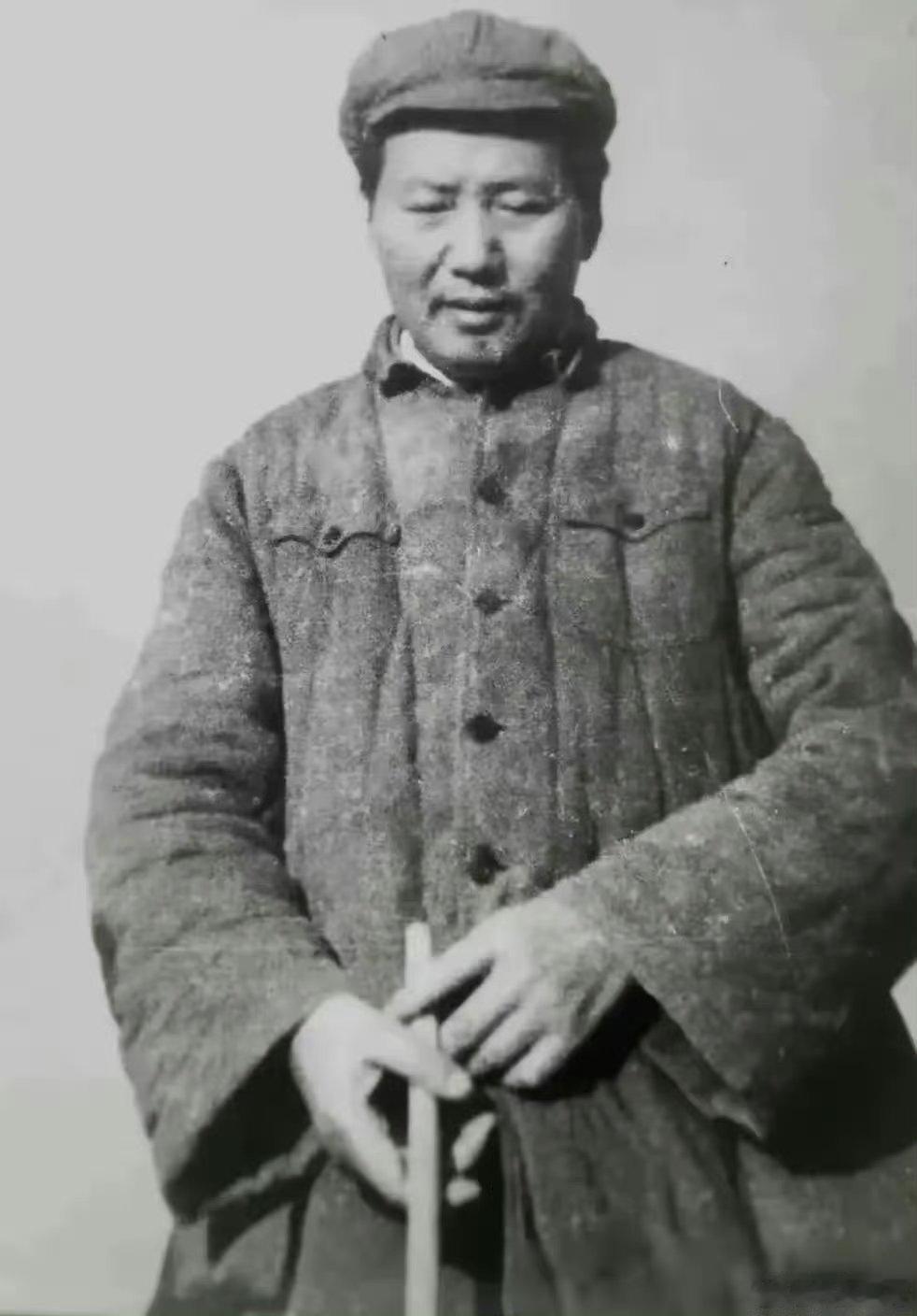 人再难，难不过毛主席！四五十岁的男人，如果感到痛苦、压抑、绝望，都应该好好看看毛