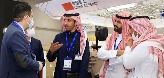 在沙特人眼里，中国军事实力明明能跟美国掰手腕，却偏偏不搞海外驻军那一套；明明能造