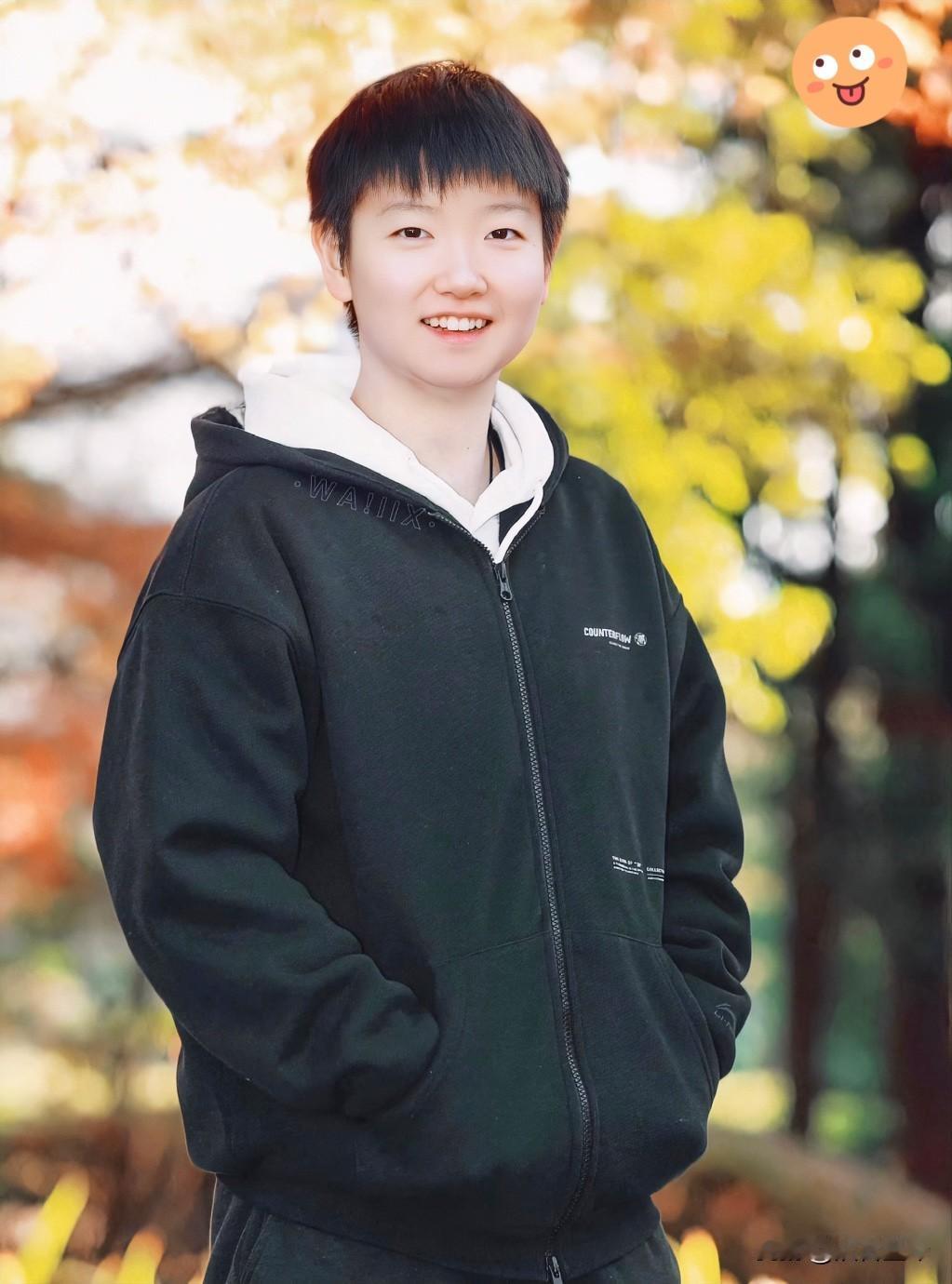 终于等到孙颖莎露面了，悬着的心算是放肚子里了。瞅瞅照片里，这