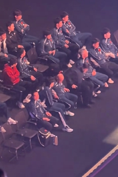 国乒观赛团来了王楚钦观战男单决赛青春对决！WTT重庆冠军赛男单决赛，国乒19岁