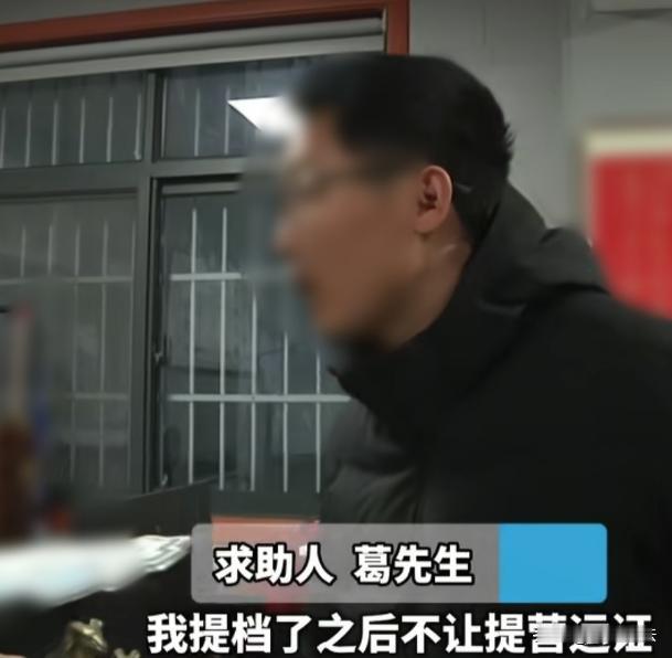 河南许昌，葛先生经朋友介绍，花100多万从公共交通公司买了4辆旅游大巴车跑运输。