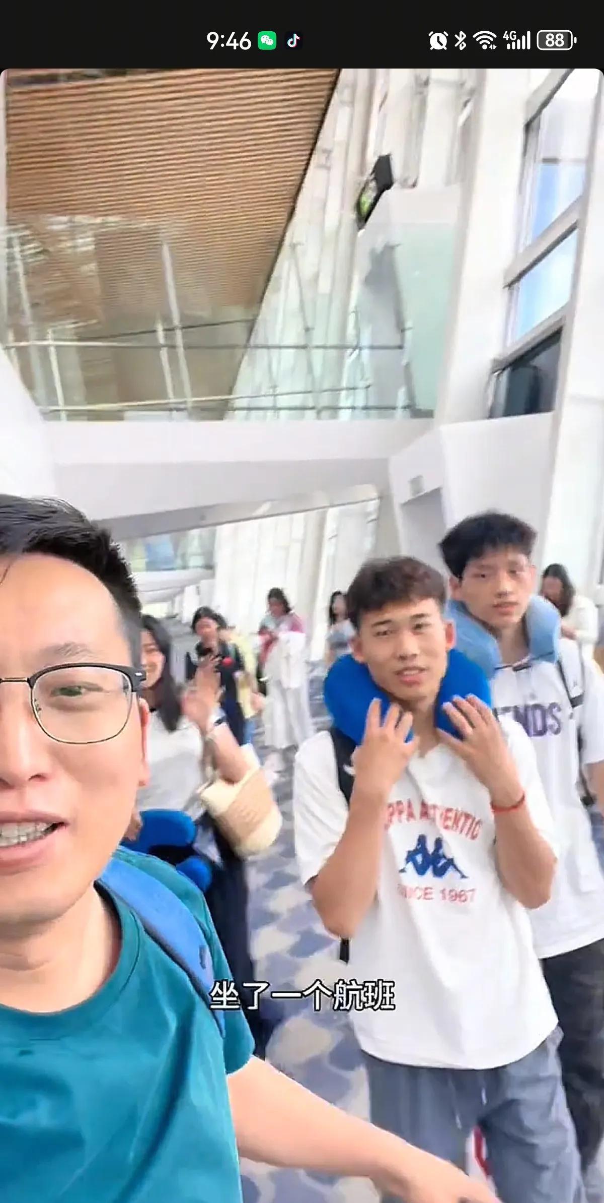 大妮这趟南下福建厦门，带了聪聪两口子，硕硕，还有丹丹，看来这次不光大妮直播，农哥