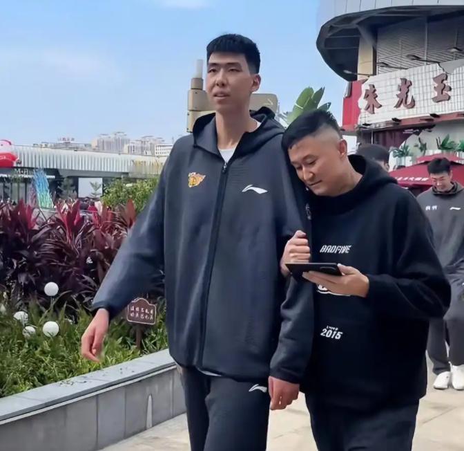 徐昕不得了了有5支NBA球队向他抛来了橄榄枝如果NBA成行，那么这样一来，徐
