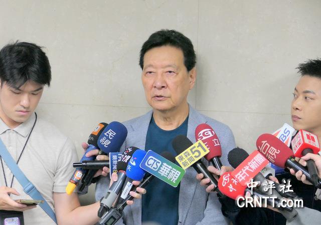 针对蓝营内部的军购特别预算大乱斗，中广前董事长赵少康今日受访时说，他既非亲美派、