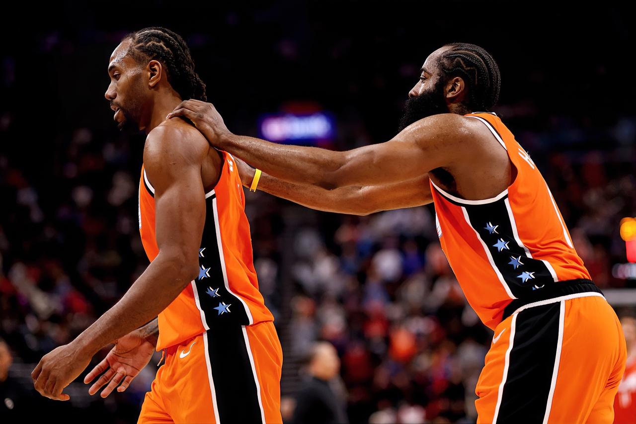 哈登：卡子哥，你这末节一分不拿？？？这领先湖人26分，差点就翻船了。小卡：我也