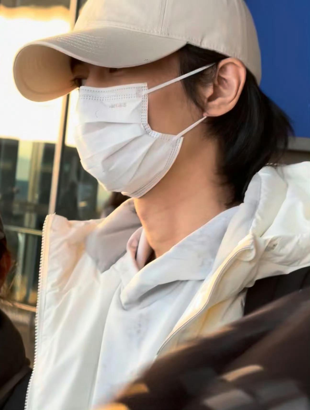 为了拍戏留的长发，帅也是真帅。