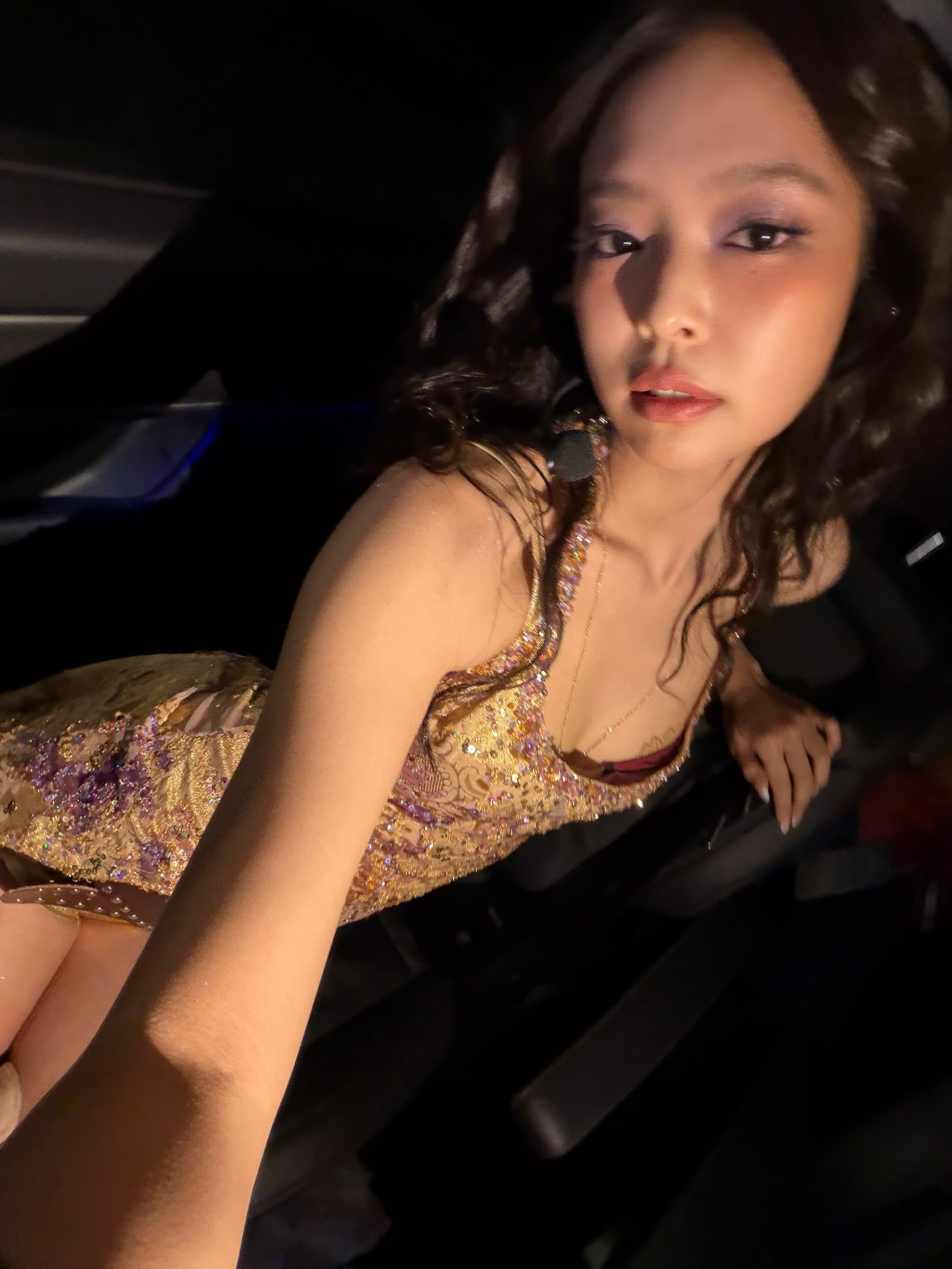 这也太美了吧！JENNIE曝光MadCool音乐节表演幕后写真！！！绝美抓拍啊