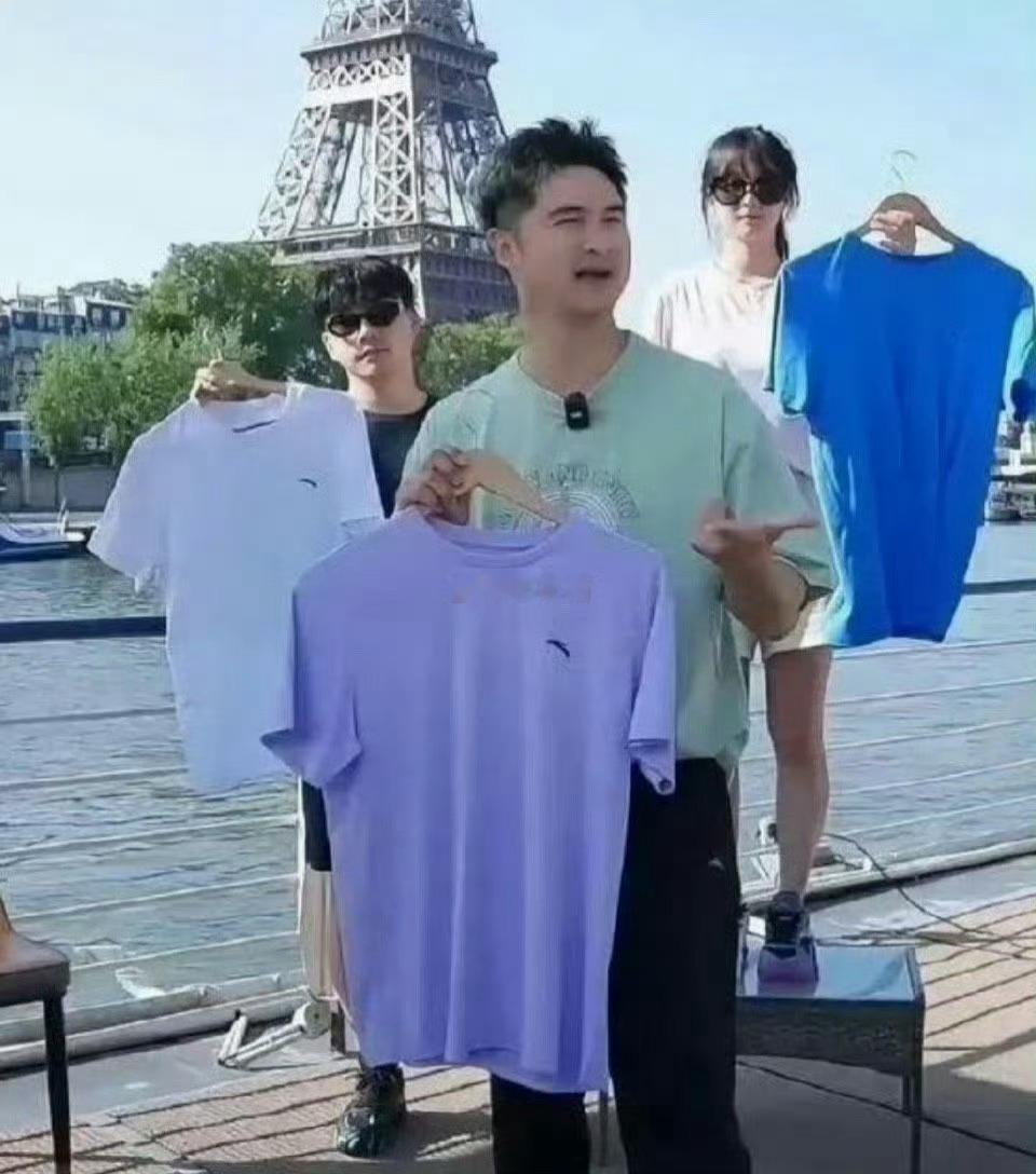 由于工作人员的穿搭，田亮曾被误以为带着儿子女儿在巴黎铁塔下卖货……​​​[允悲