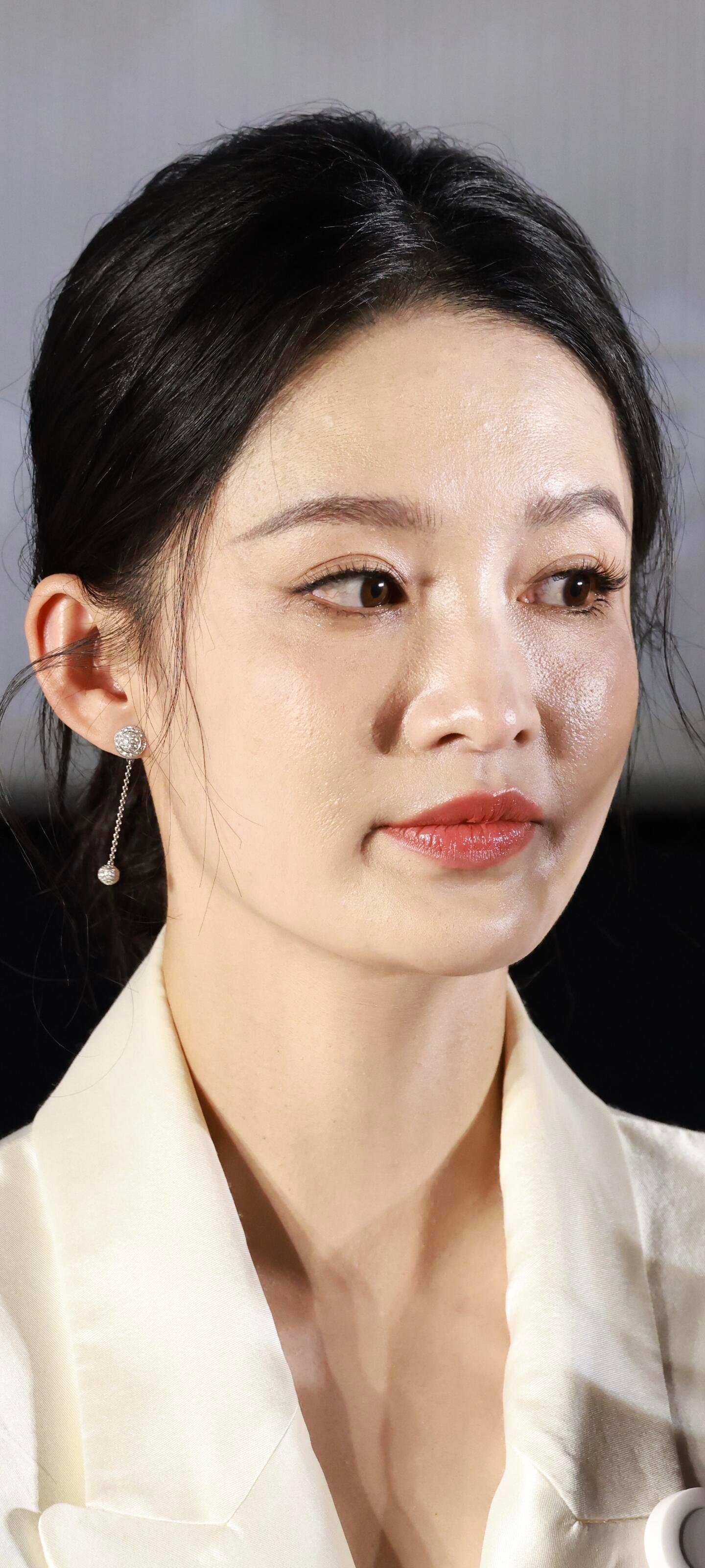 李沁近距离看皮肤也有坑坑嘛