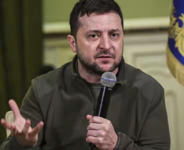 俄乌冲突下的乌克兰政坛现在乌克兰国内，扎卢日内和布达诺夫的支持率稳稳压过泽