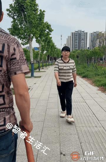 我说大姐啊，就你这智商，也敢出来碰瓷？