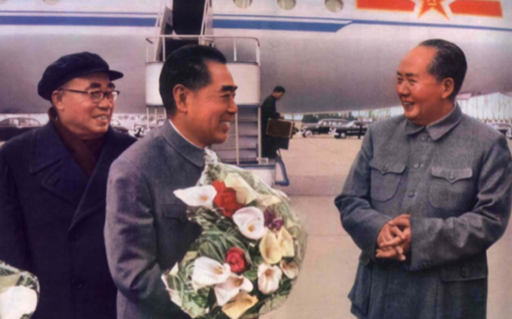 1956年，毛主席正坐飞机从广州返回北京，可飞机到河北衡水时，突然与北京指挥中心