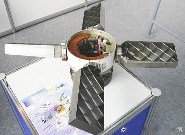 R77空空导弹的栅格尾翼和其控制组件​​​