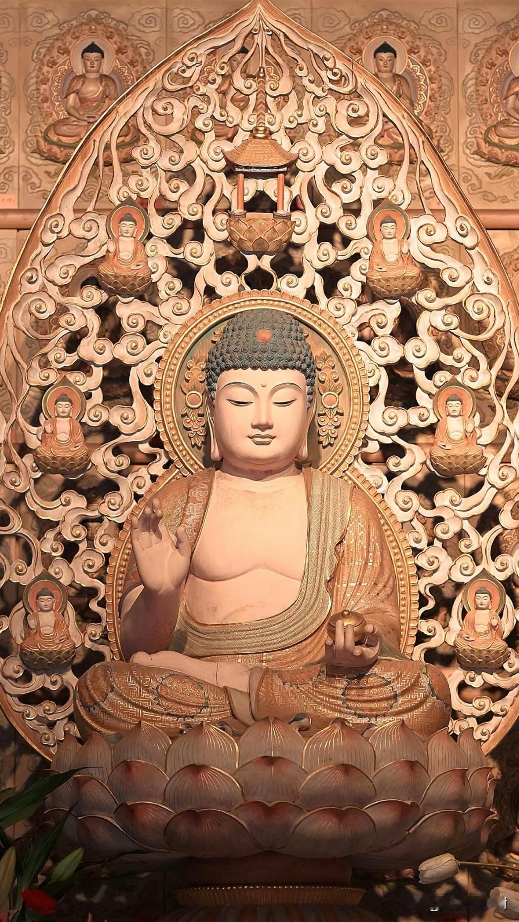 见者安康！这尊药师佛，护佑你无病无灾很多人在寺庙里分不清佛像，这尊手持药壶