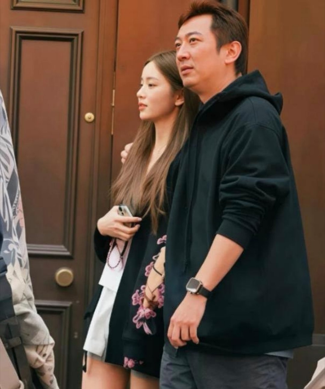 网传王思聪去科隆游戏展，身边只带了懒懒，不少网友说懒懒这下算是熬出头了。​​​