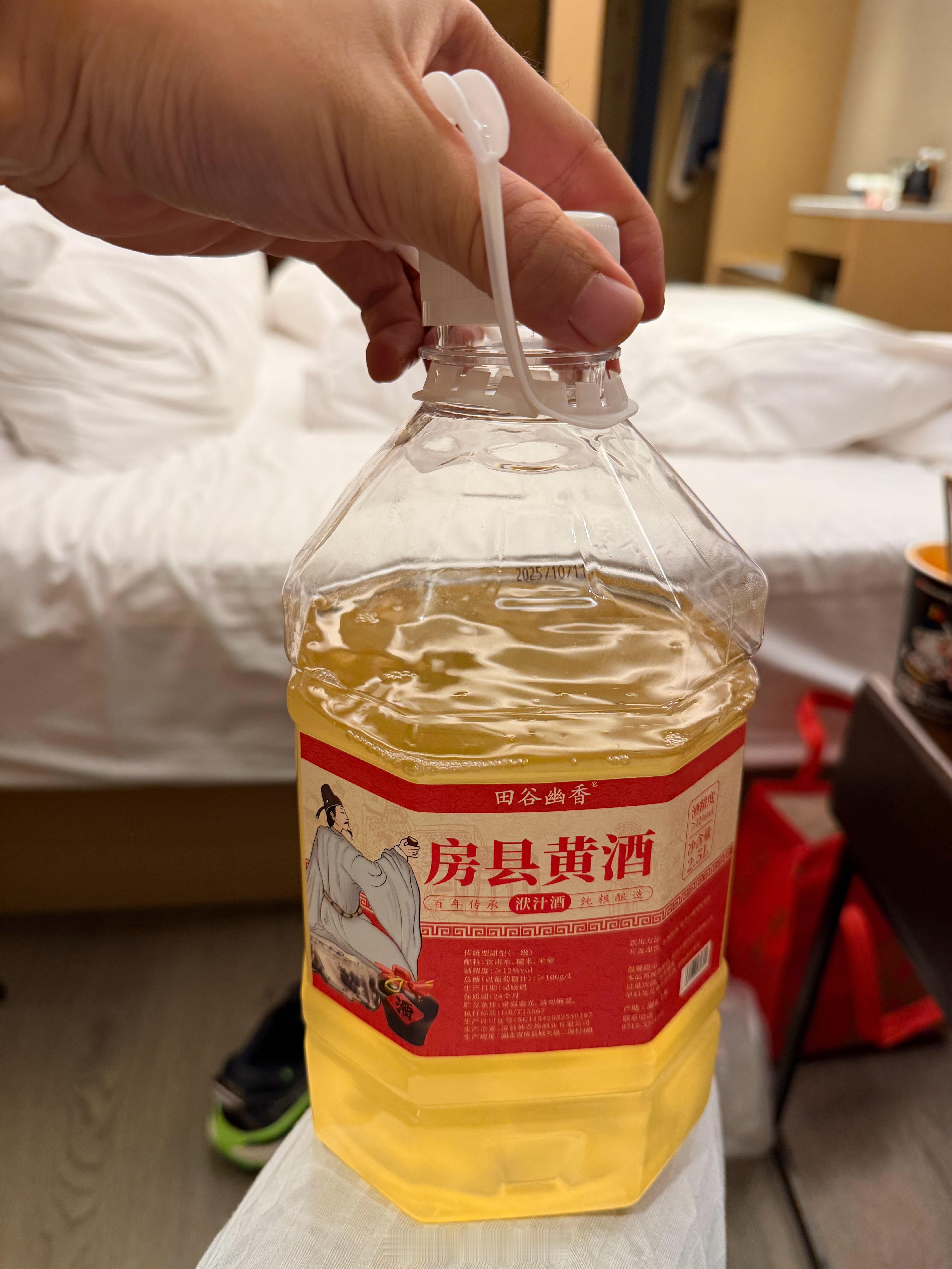 第一次来十堰的朋友一定要小心这个酒我现在已经在地上爬了