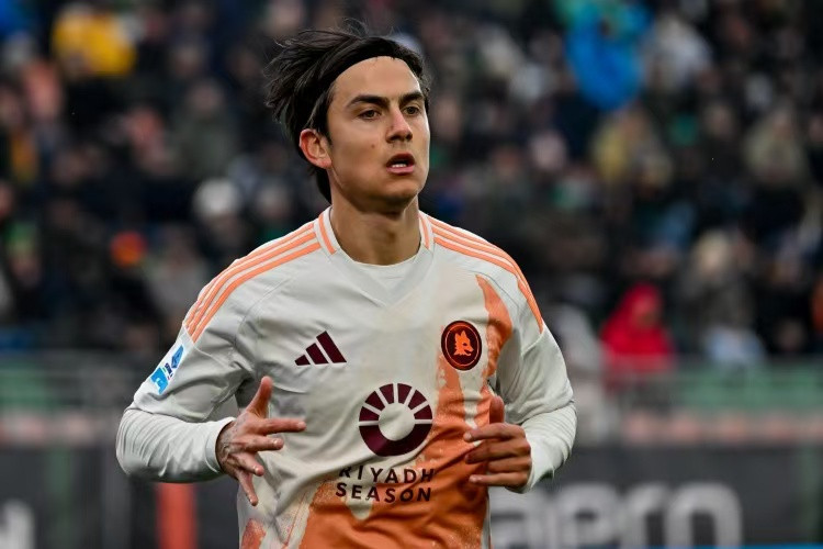 迪巴拉明年夏天离开罗马？据意大利媒体报道，罗马管理层已确定不和迪巴拉续约，明