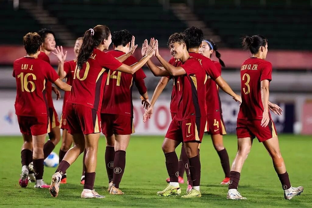 女足的表现令人堪忧昨天，名古屋亚运会女足小组赛第二轮，中国女足1比1战平乌兹别克斯坦，这场平局让小组