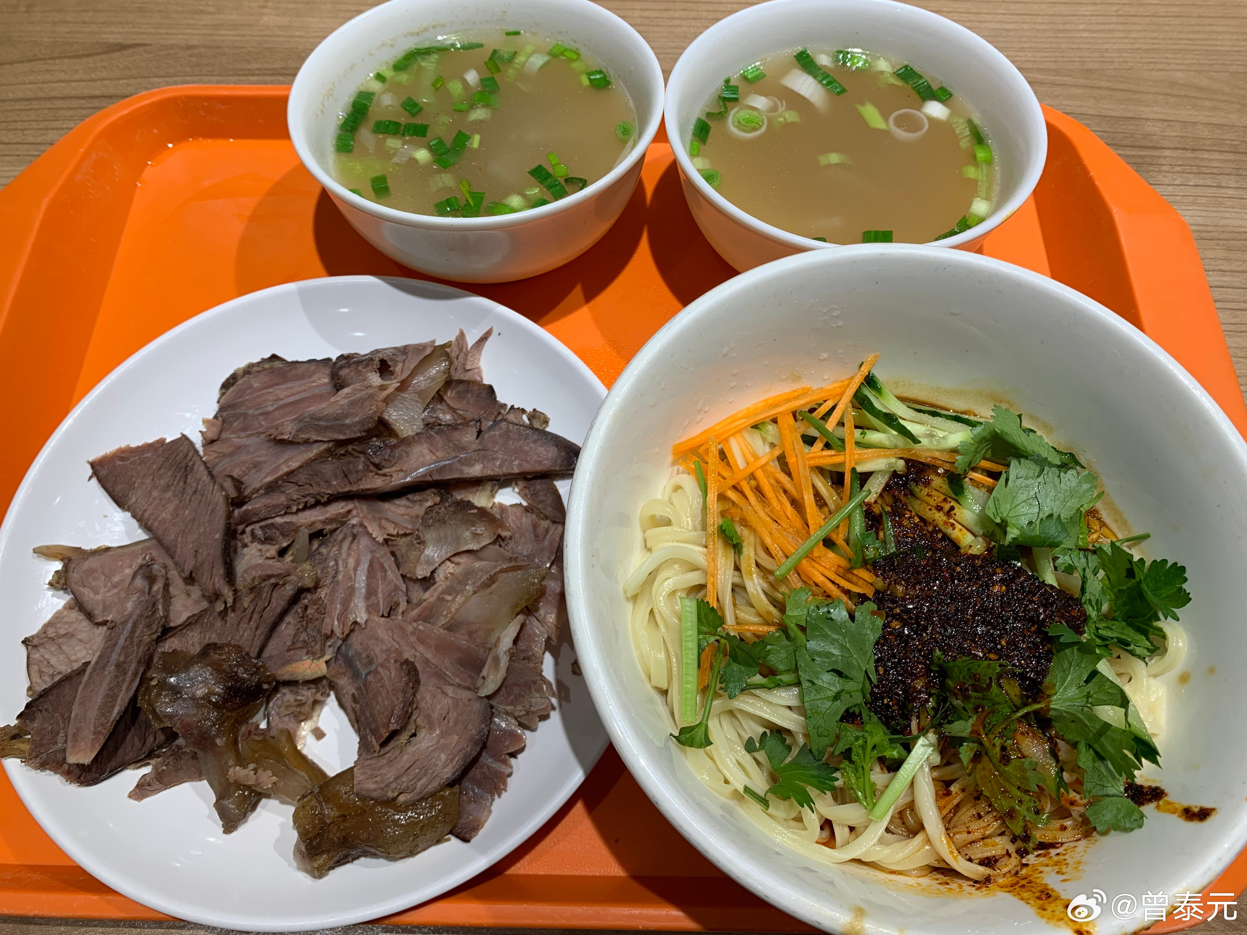 上辈子是西北人！昨天吃了西安油泼面，今天吃了兰州牛肉面，陕甘一家亲，秦晋老相好[