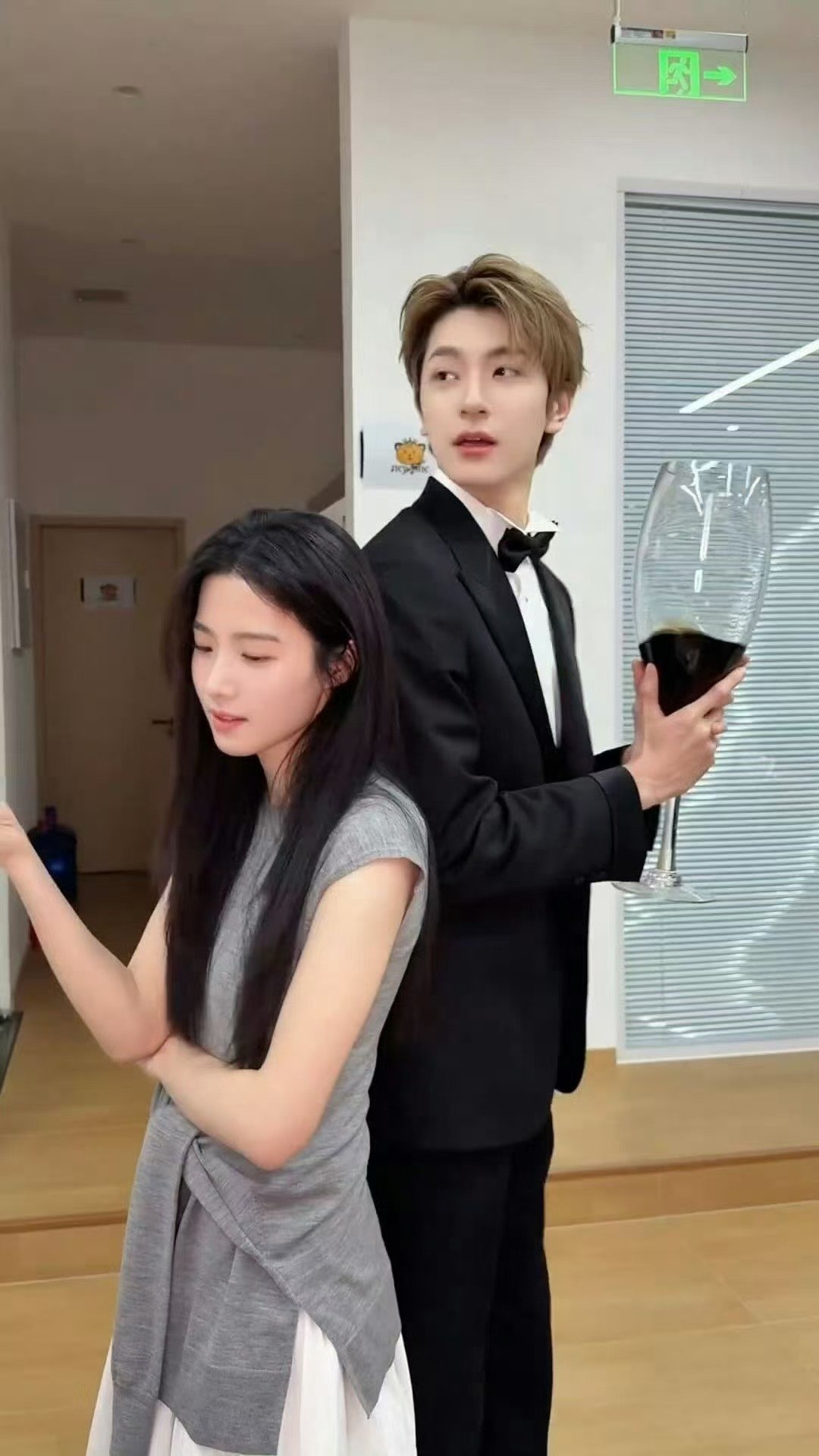 林一回头没看见卢昱晓林一卢昱晓共创别人看不懂的搞笑同框，只有嗑糖人一眼心动?狠