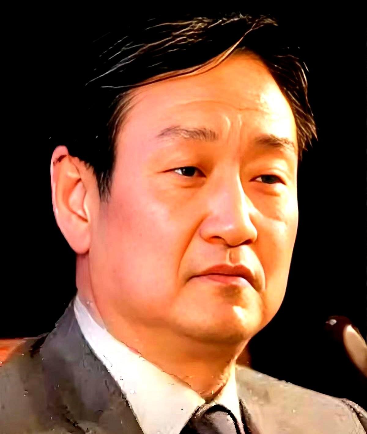 64岁宋丹丹又撒糖了，和老公逛街全程十指紧扣！最近，她和71岁的老公赵玉吉在